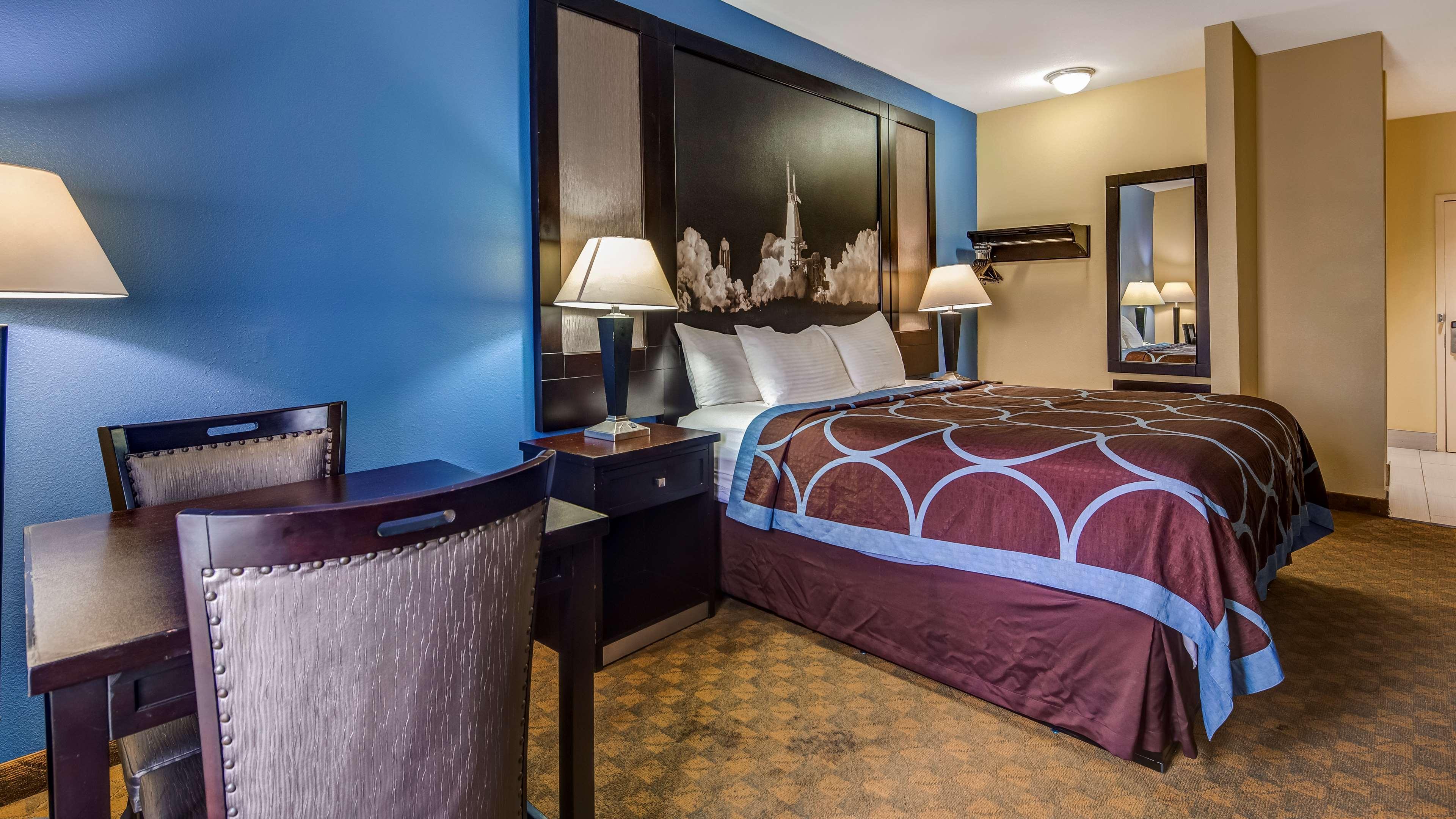 Surestay Plus Hotel By Best Western Alvin Exterior photo