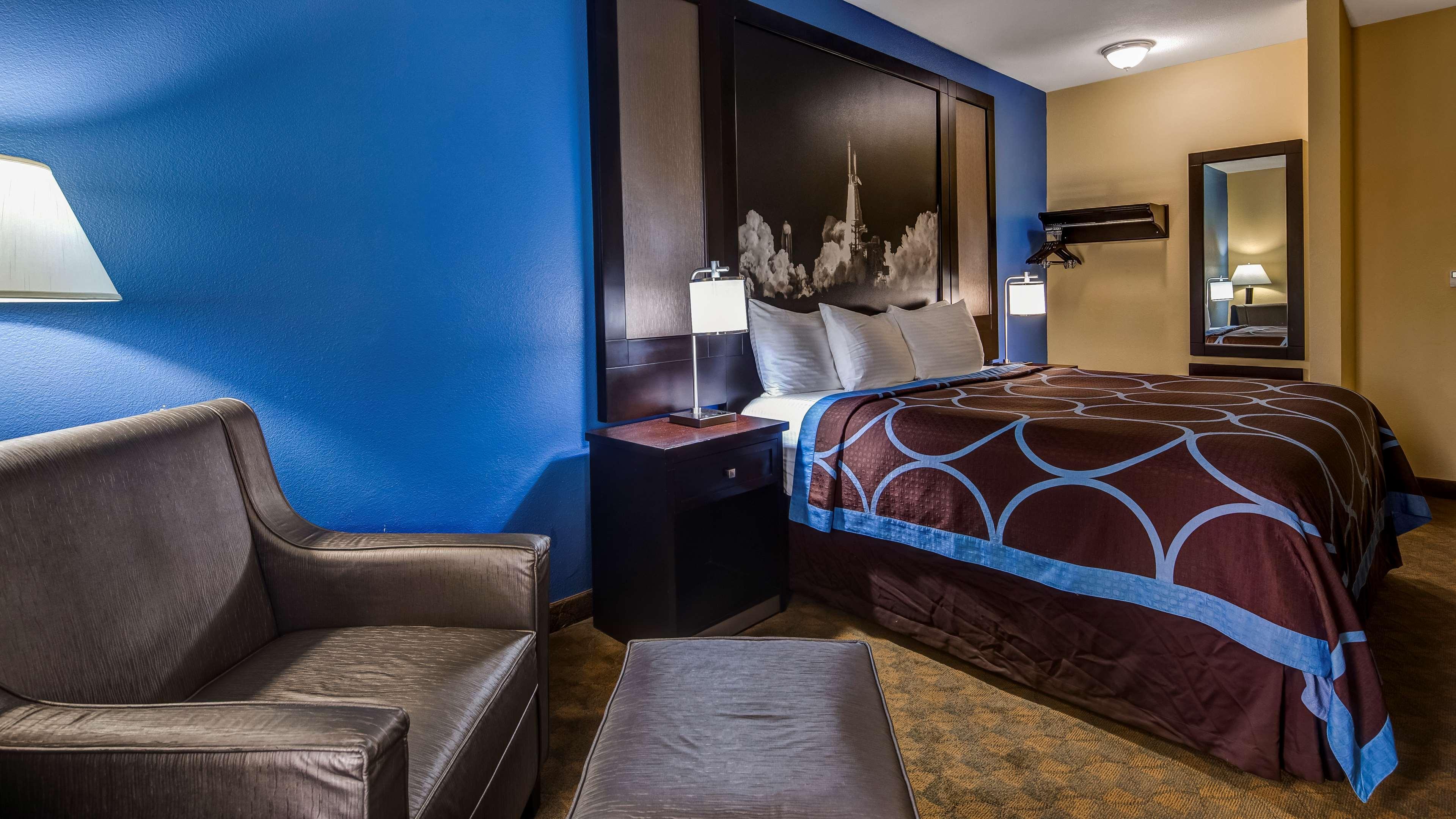 Surestay Plus Hotel By Best Western Alvin Exterior photo