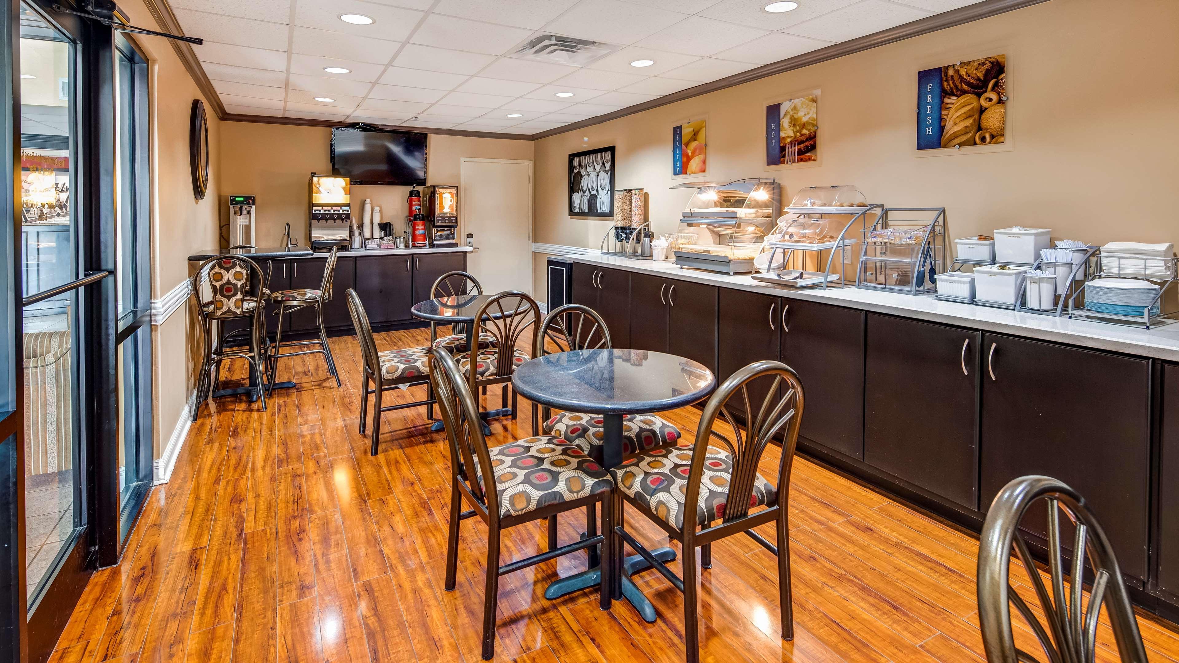 Surestay Plus Hotel By Best Western Alvin Exterior photo