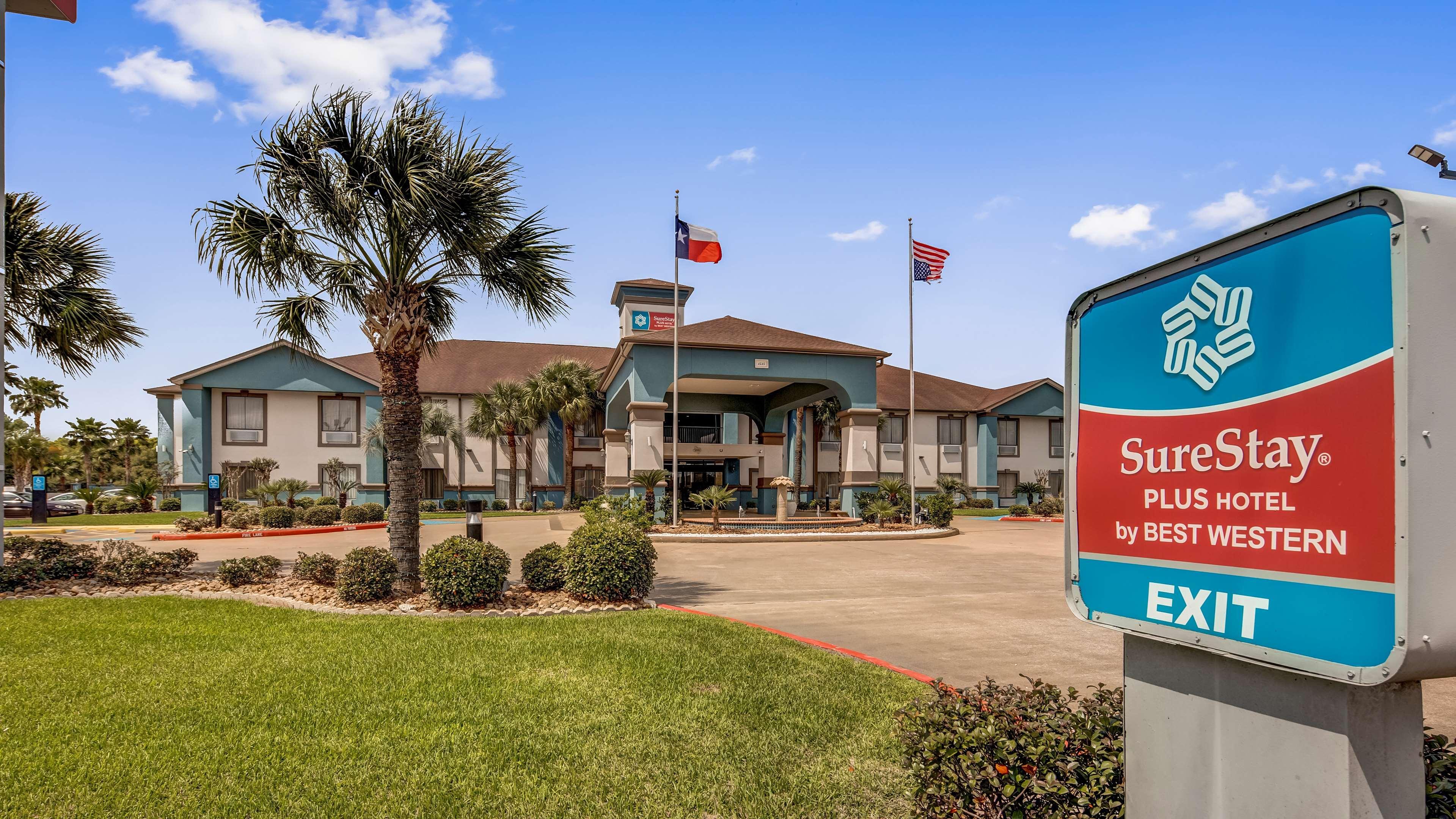 Surestay Plus Hotel By Best Western Alvin Exterior photo