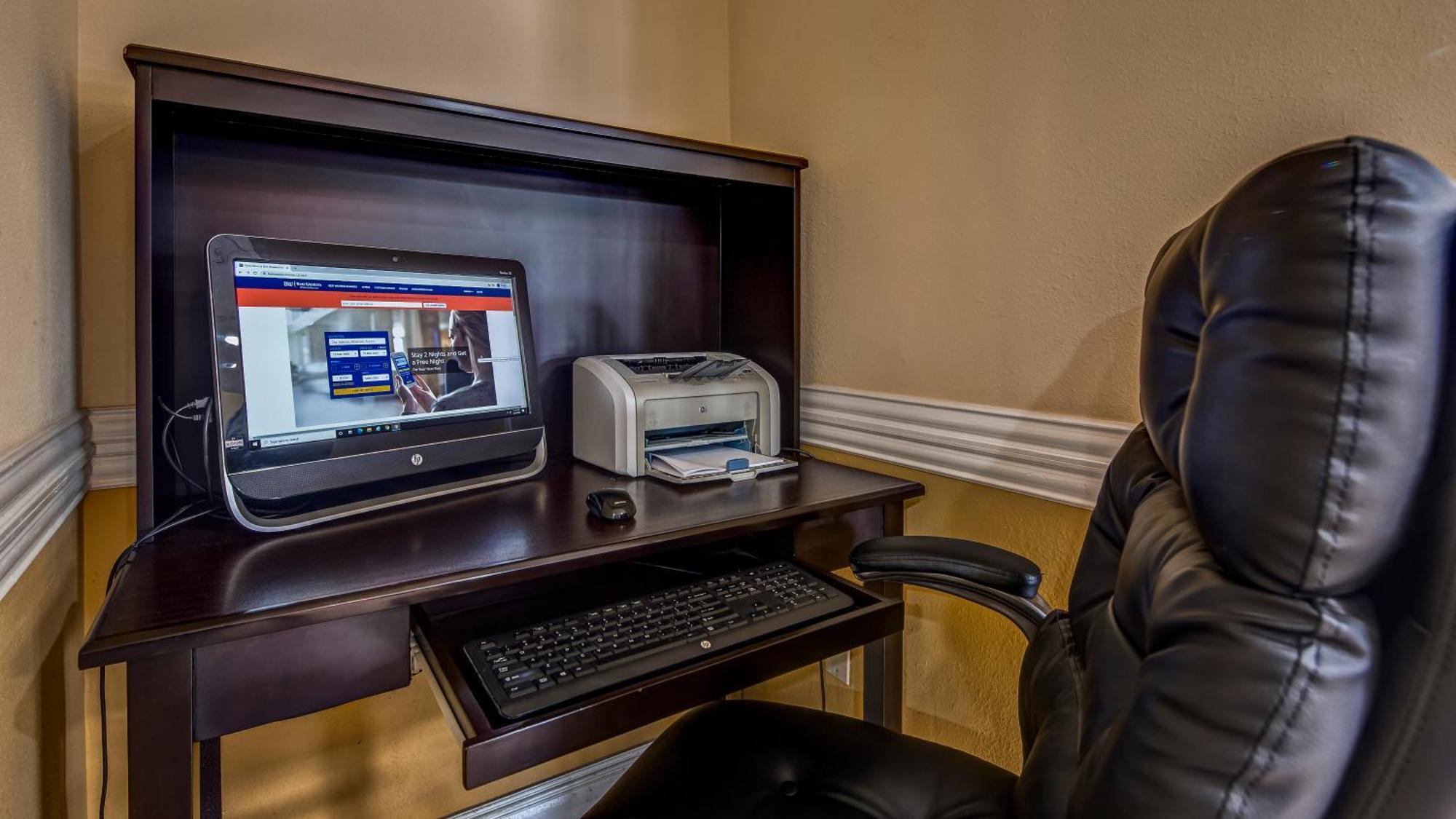 Surestay Plus Hotel By Best Western Alvin Exterior photo