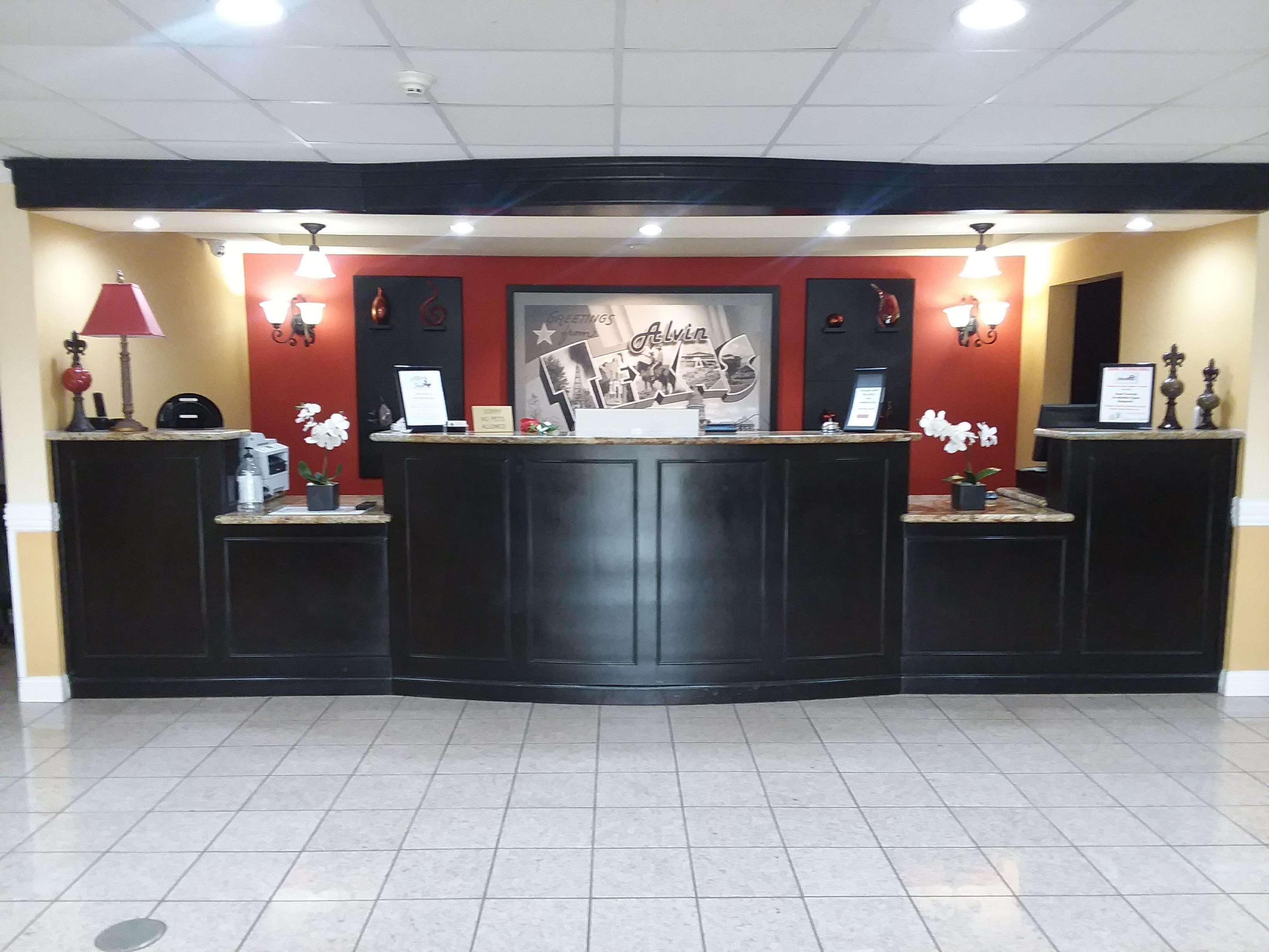 Surestay Plus Hotel By Best Western Alvin Exterior photo