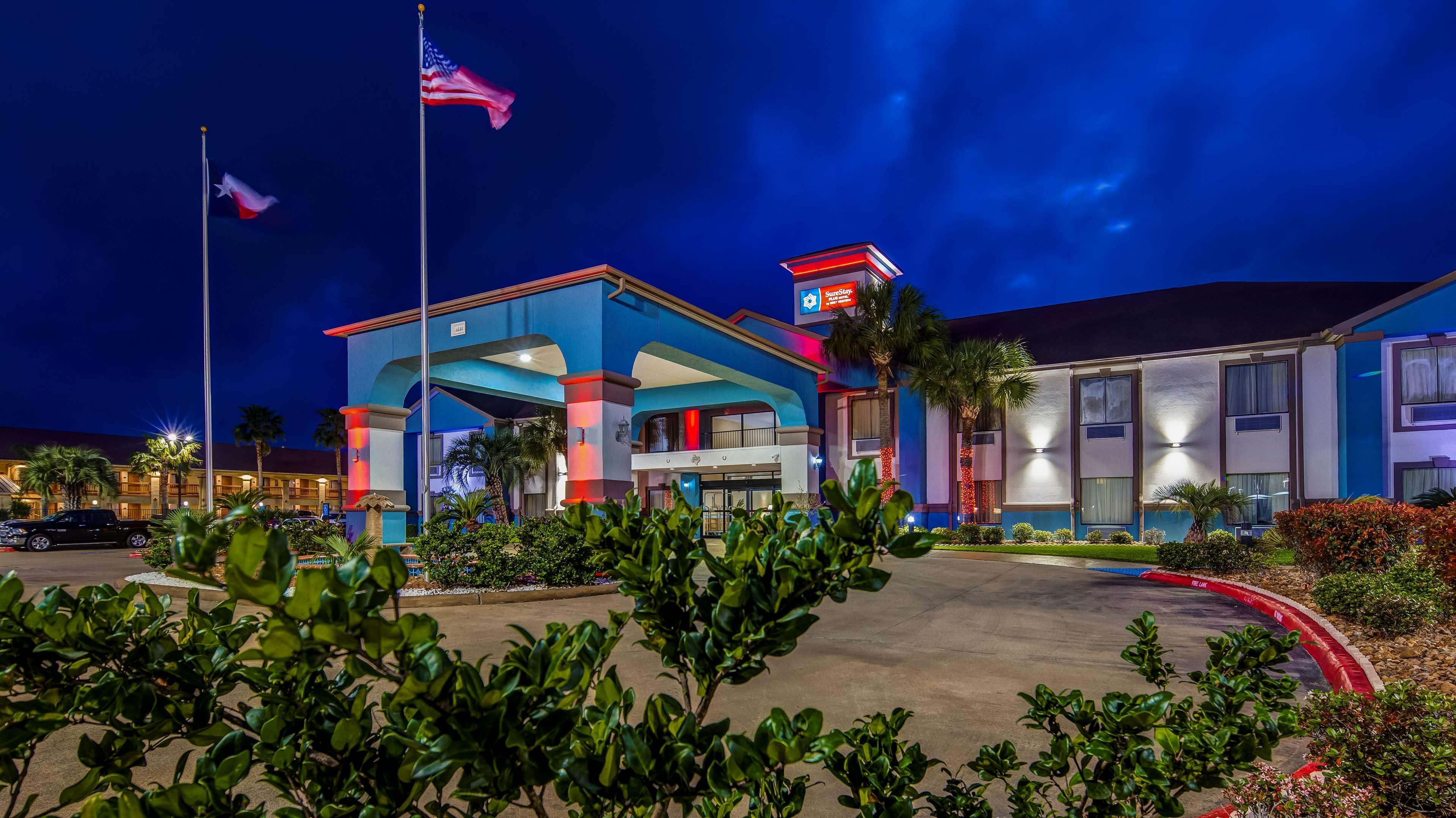 Surestay Plus Hotel By Best Western Alvin Exterior photo