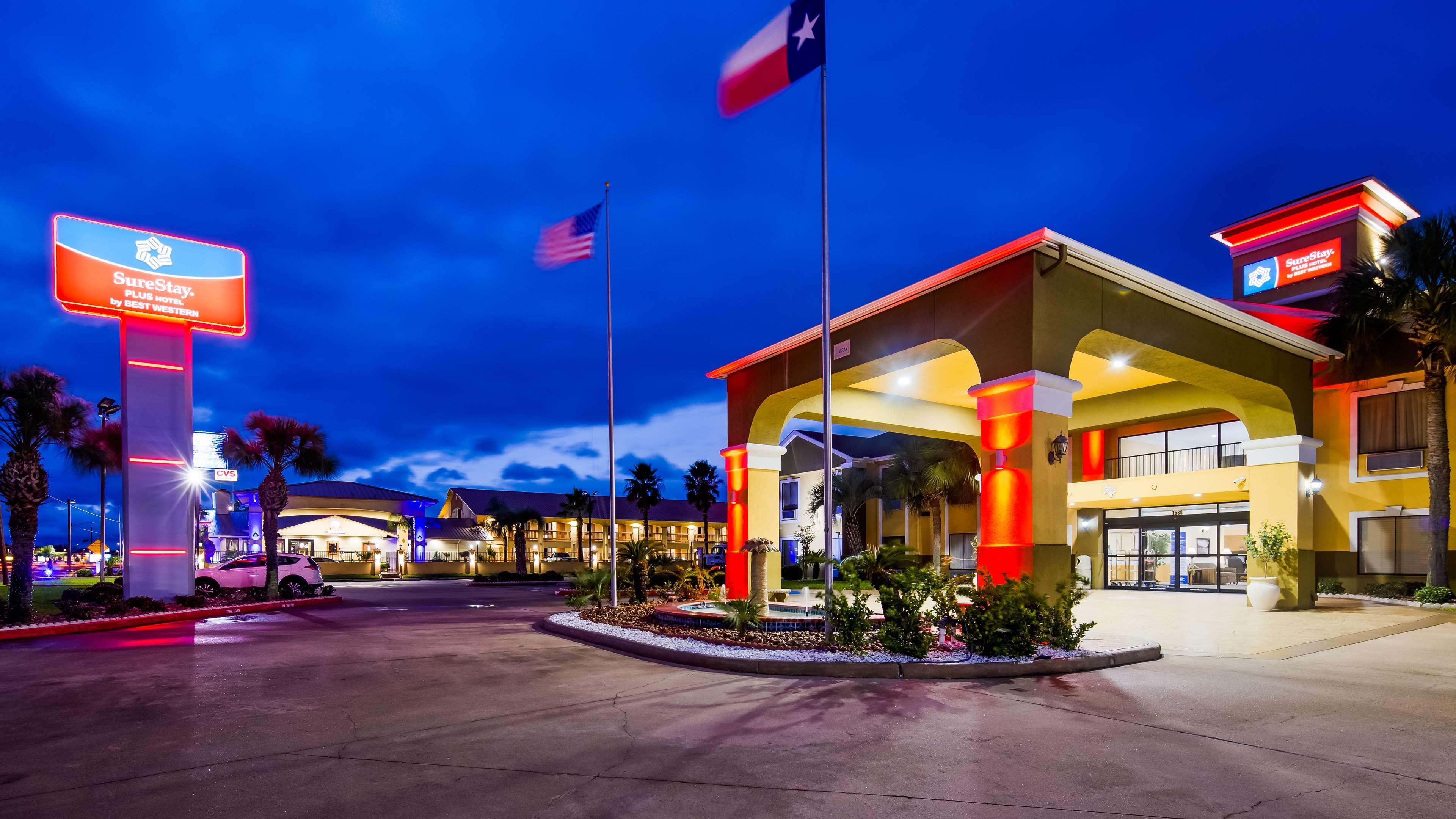 Surestay Plus Hotel By Best Western Alvin Exterior photo
