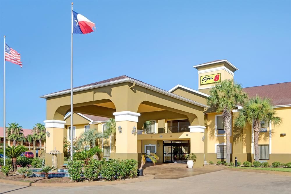 Surestay Plus Hotel By Best Western Alvin Exterior photo